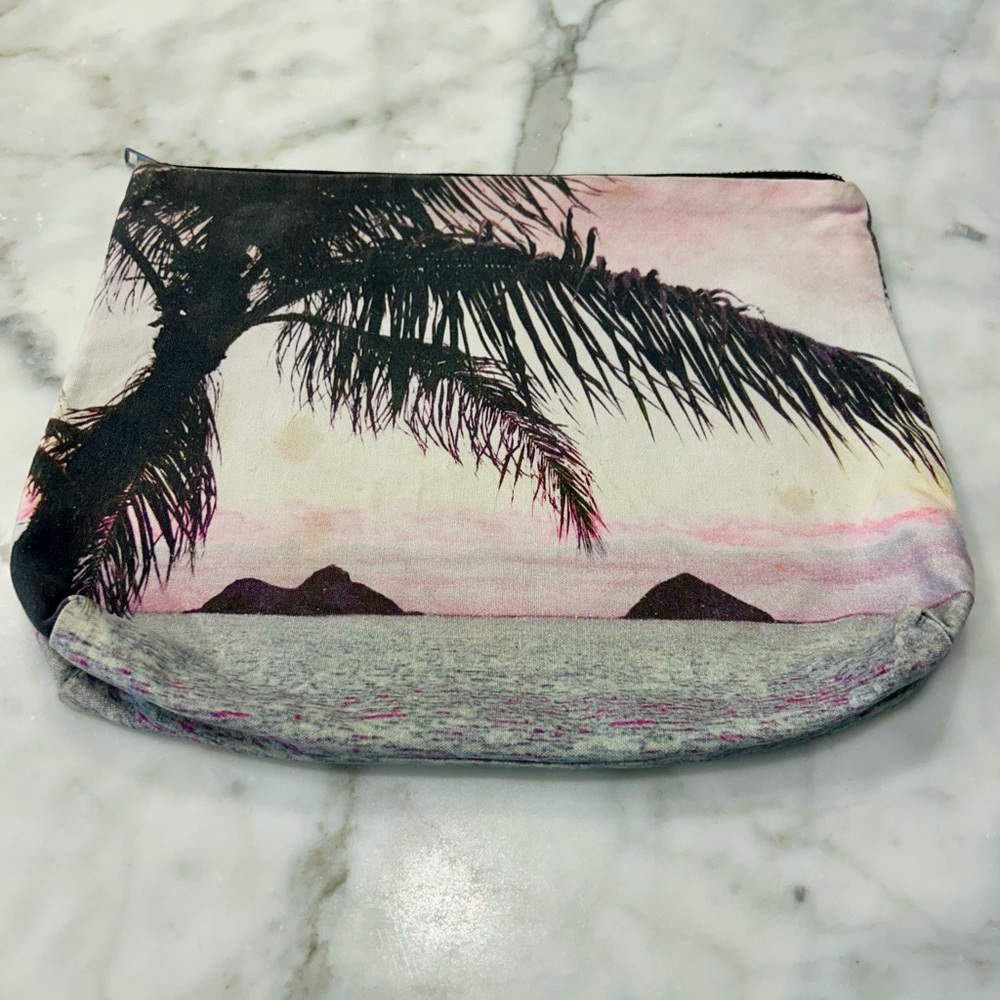 Samudra Mokulua & Palm Clutch